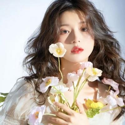 三个摩登女性